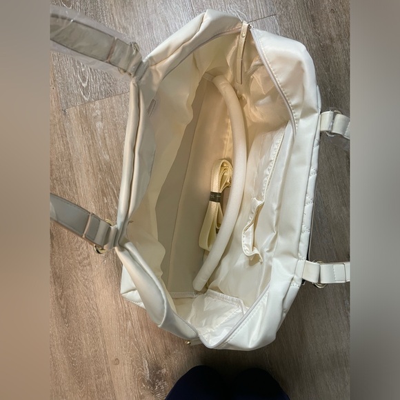 Bella Russo Cream White Quilted Weekender Duffle Bag Handbag - Picture 4 of 10